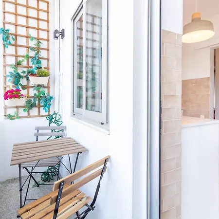 Stylish 3br In W Ac By Lovelystay Oporto